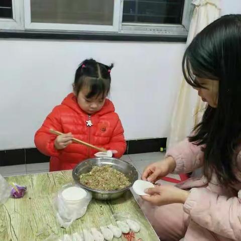 梅兰幼儿园中三班包饺子喽