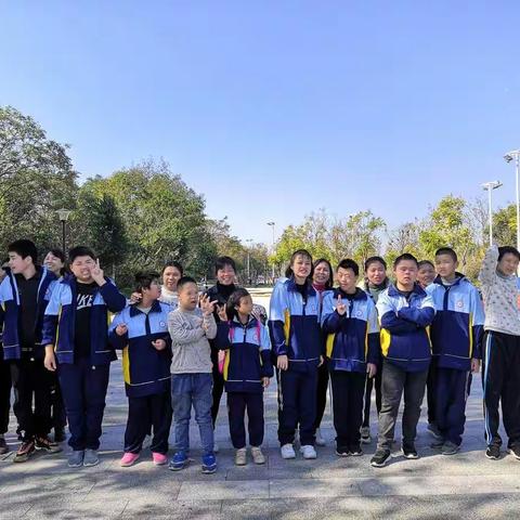 大手牵小手  你我共成长