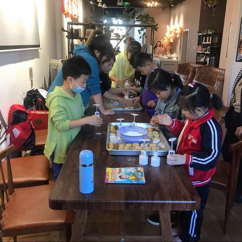 中秋月饼甜   健康又团圆——黑河市第六小学东校区二年六班假日小队