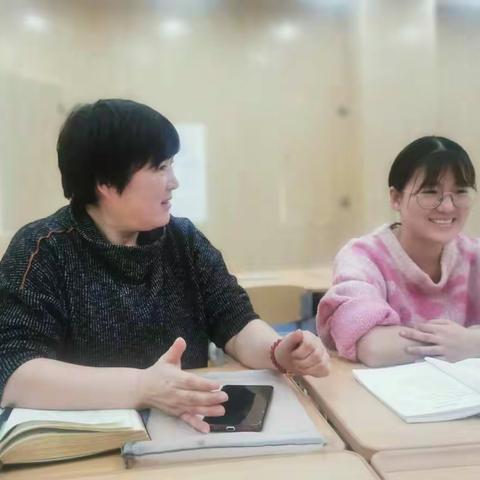 教无涯    研不止——冠县外国语学校中学部开展数学、化学学科座谈会