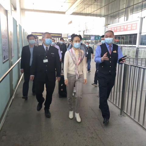 落实交通场站疫情防控要求，当好东站防疫“守门人”