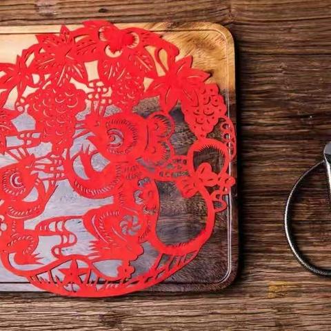 喜迎新春，亲子互动——巧手剪窗花