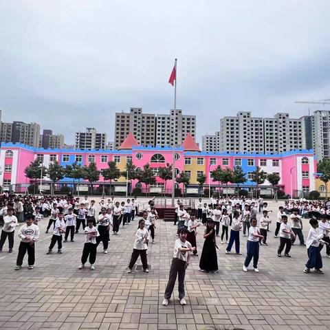 “体操展风采，童年共飞扬”双语学校春季校园体操比赛