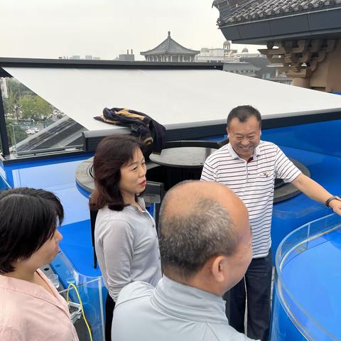 南院门街道办主任许萍带队走访永宁里项目