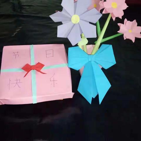 四年级二班同学们在感恩节活动中