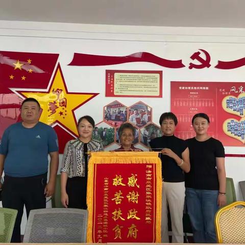 为民办实事，锦旗表谢意