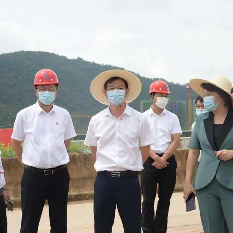 龙岩市大督办陈金龙、厦龙合作区主任、未来城项目负责人张春艳等领导一行莅临我校检查指导工作