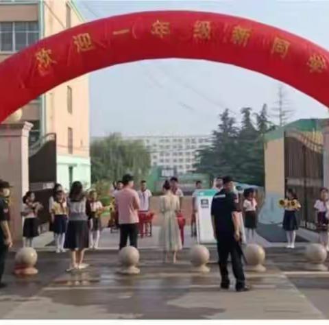 梦想启航，快乐成长——记繁荣路小学一年级12班新生入学第一周