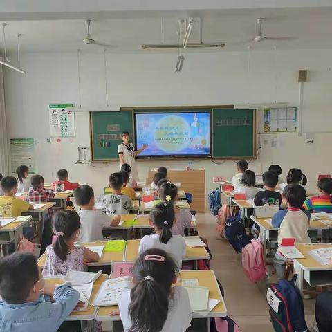 月满中秋，情满校园——繁荣路学校一（12）中队走进中国传统节日•中秋