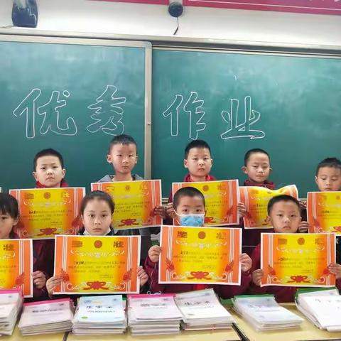 晒最美作业，展最美风采                            城关小学二年级一班作业展评