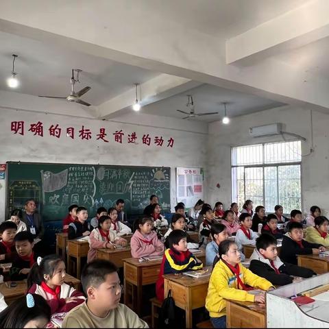 推门听课，以听促教——桐木镇雅溪小学开展推门听评课专项督导活动