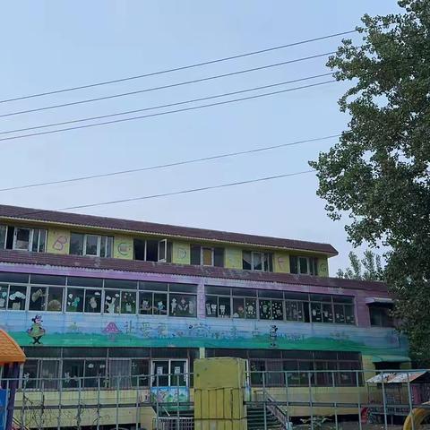 四人帮职业学校董事