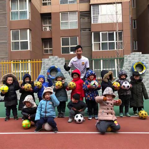 小班足球⚽️趣味活动～