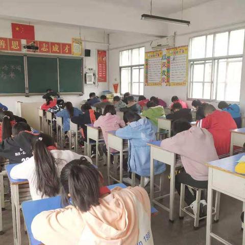 单词竞赛展风采    认真细心夺第一