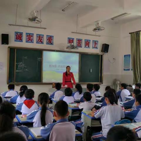 六年级语文组开展“同课异构”教研活动