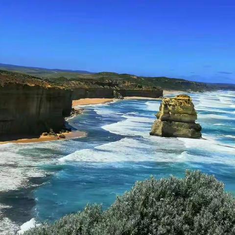 细雨绵绵送经宝，真知灼见暖人心——于都县小语名师二团B组送教小溪中心小学教研活动
