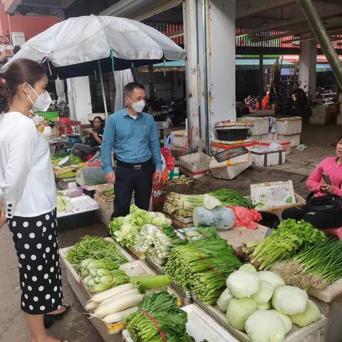 加来镇镇长符应梨到农贸市场调研平价菜电子秤销售使用情况