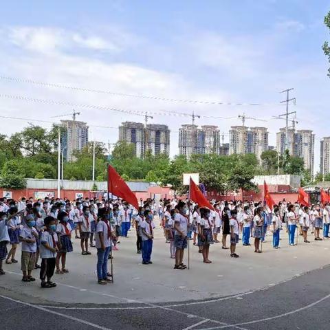 争做好队员 逐梦新时代——西高皇小学举行少先队新队员入队仪式