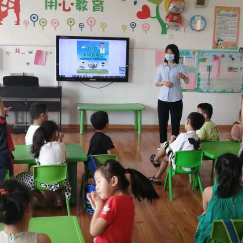 西关小学幼儿园大班以“爱眼日”为主题开展了“爱眼护眼，健康成长”主题活动