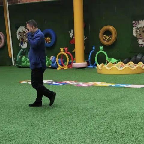 通山县教育局评估小组领导位临通山县童心幼儿园检查指导工作简报