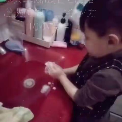 重阳节是尊老敬老的节日，我园为了倡导敬老风尚，弘扬孝亲美德，开展了“九九重阳节，孝心小天使”七天打卡活动！