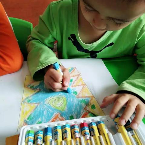 创意美术“妈妈的手提袋”