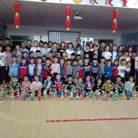 《家园携手 共育幼苗》大班亲子手工活动