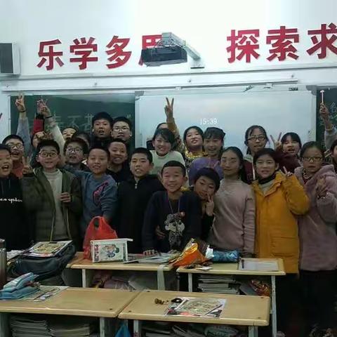 代家堡学校六年级“青春不散场”新年联欢会