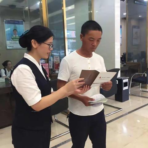 渤海银行温州分行开展"央行支付中流砥柱"支付清算系统宣传活动。