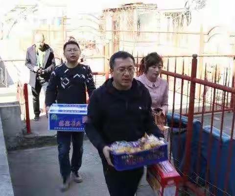 鹤岗市工农区团结街工委“不忘初心、牢记使命” 暨“九九重阳”             慰问敬老院活动