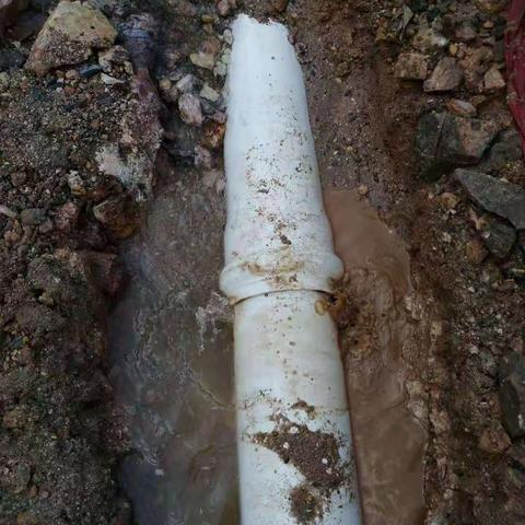 龙州水厂4号泵供水主管抢修