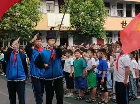 鹿邑县谷阳办事处中心小学“喜迎二十大、建功新时代、永远跟党走”入队仪式