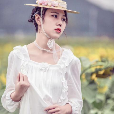 杭州铜鉴湖花海扫街，花是可以收获的向日葵，模特是本色游客。