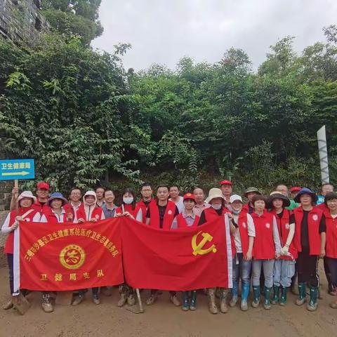 雨后集结为清淤 支援重建显担当