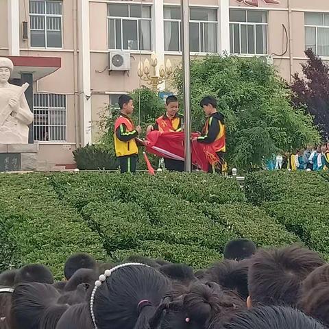 六一国旗下演讲                                                              ——我和习主席学经典