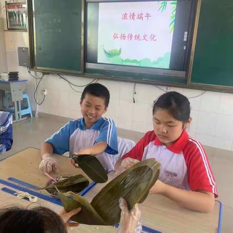 炎炎夏日，浓情端午——附中高新校区举办包粽子活动