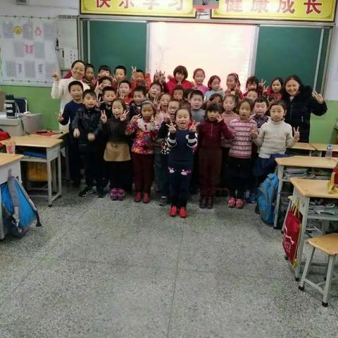 东关小学三年级上班新年活动