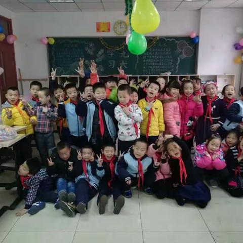载歌载舞，喜迎2018——新华中学北分校一年级二班举行元旦联欢