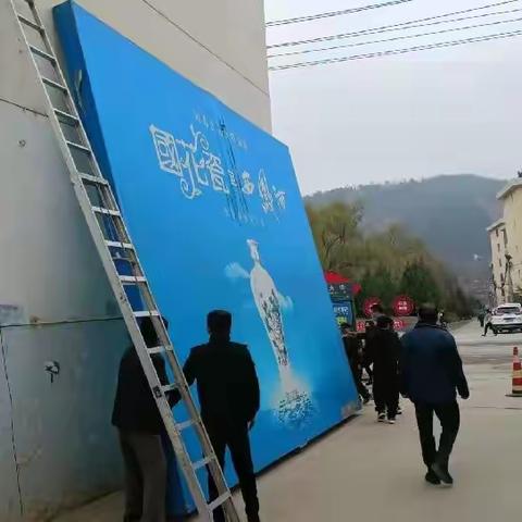 对症下药，重拳出击，全力清除城市皮肤顽疾，——县城市管理执法大队西区中队在路上