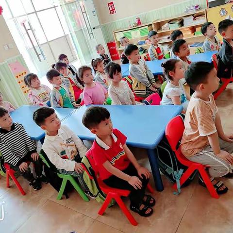 幸福里幼儿园中二班一日生活流程