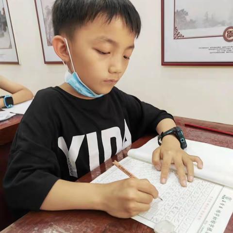 我的暑假——快乐成长，健康生活，与时俱进，加油奋斗！