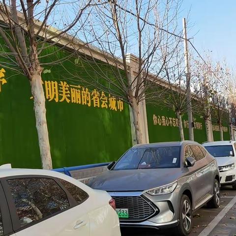 【创城进行时】优化建筑围挡公益广告 为创建文明城市“添彩”