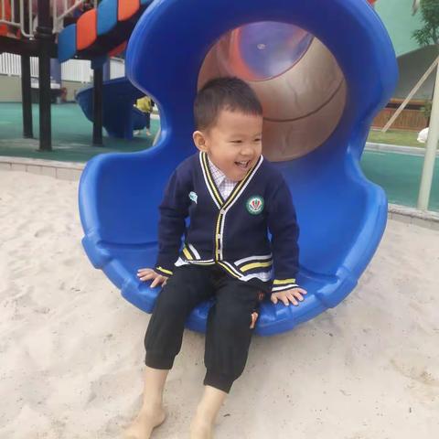 中三班游戏小记——沙池里的快乐