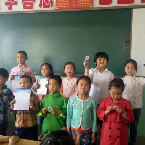 郭家堡小学2018年1年级3班，动动孩子们的小巧手，劳动技能大赛。