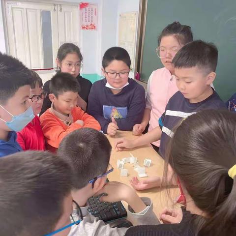 以棋会友，棋乐无穷一一平安小学五年六班棋类比赛