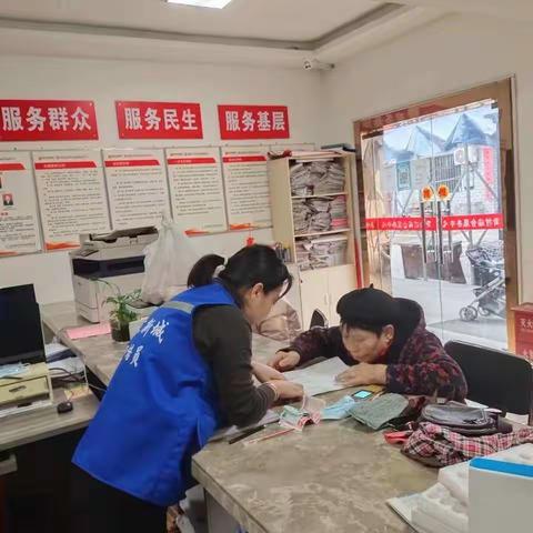 情系老人冷暖，网格为民服务