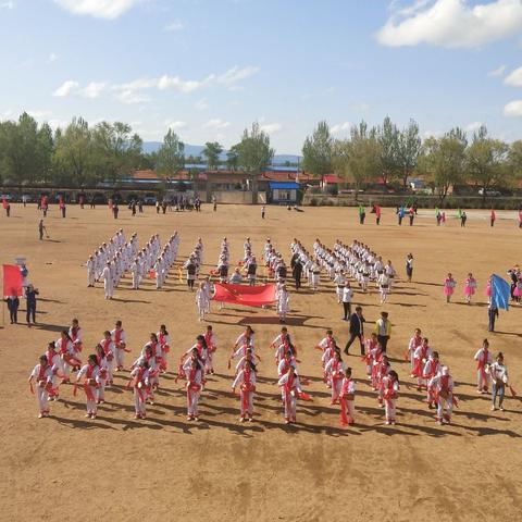 顶烈日 战酷暑 迎运会 展新姿――新华学校承办鸡东县中小学生第四十届体育运动会筹备纪实