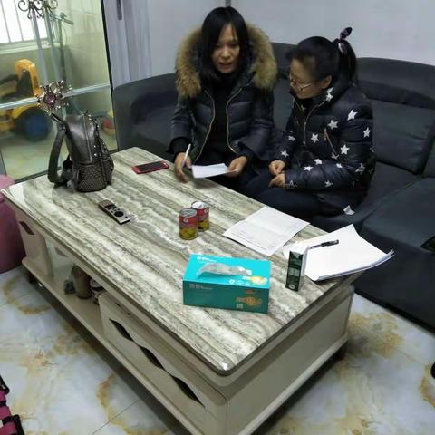 万名教师访万家，我们班王老师身体不允许，我只好单枪匹马上阵啦！家长们都很给力，谢谢大家的配合！