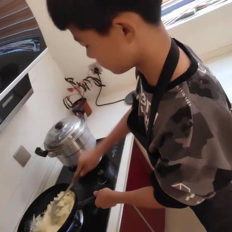 九九重阳节，情暖老人心——2004班孝老敬亲主题活动