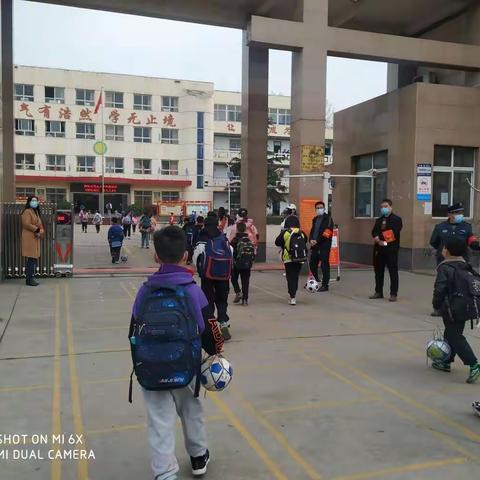 舞钢市第五小学开学队列队形训练